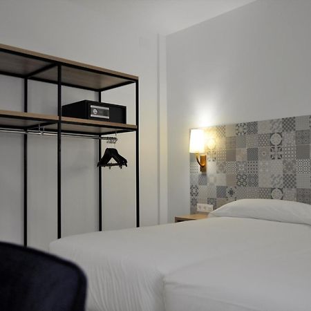 Hostal Restaurante Villa De บริฮูเอกา ภายนอก รูปภาพ