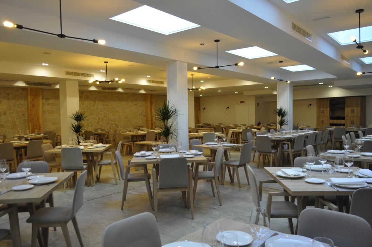 Hostal Restaurante Villa De บริฮูเอกา ภายนอก รูปภาพ